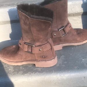 UGG SHORT SYDEN BOOTS - Size US 6.5 / EU 37.5
